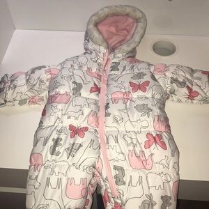 Preowned infant girls snow suit. In good condition
